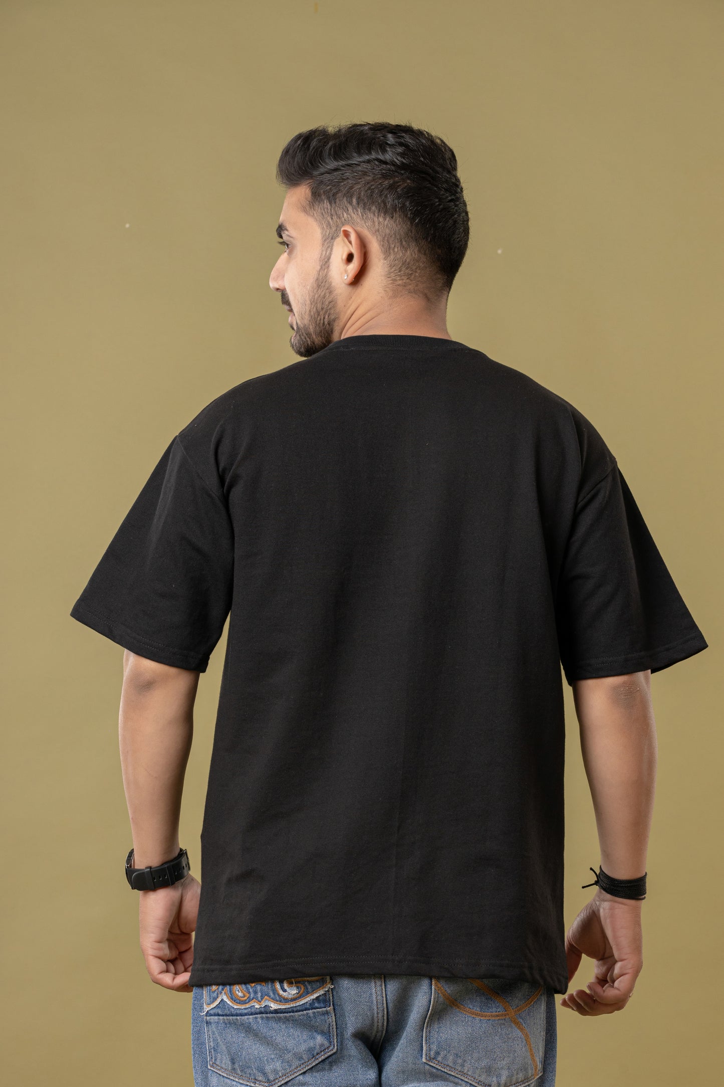 Confidence in Motion: The Hustle Mindset Look