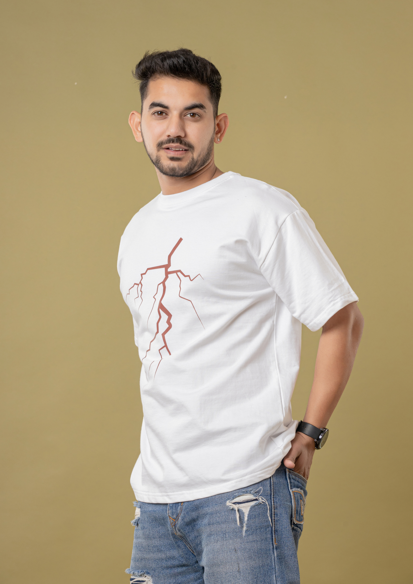 Men White Oversized T-Shirt with Crack Pattern Graphic Print