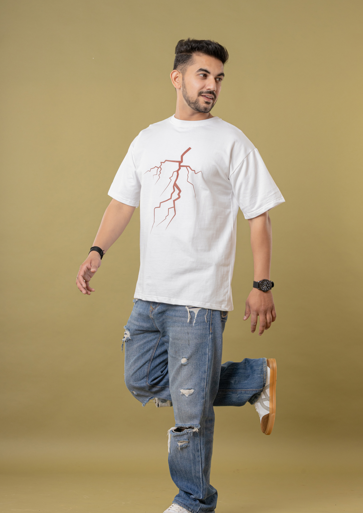 Men White Oversized T-Shirt with Crack Pattern Graphic Print